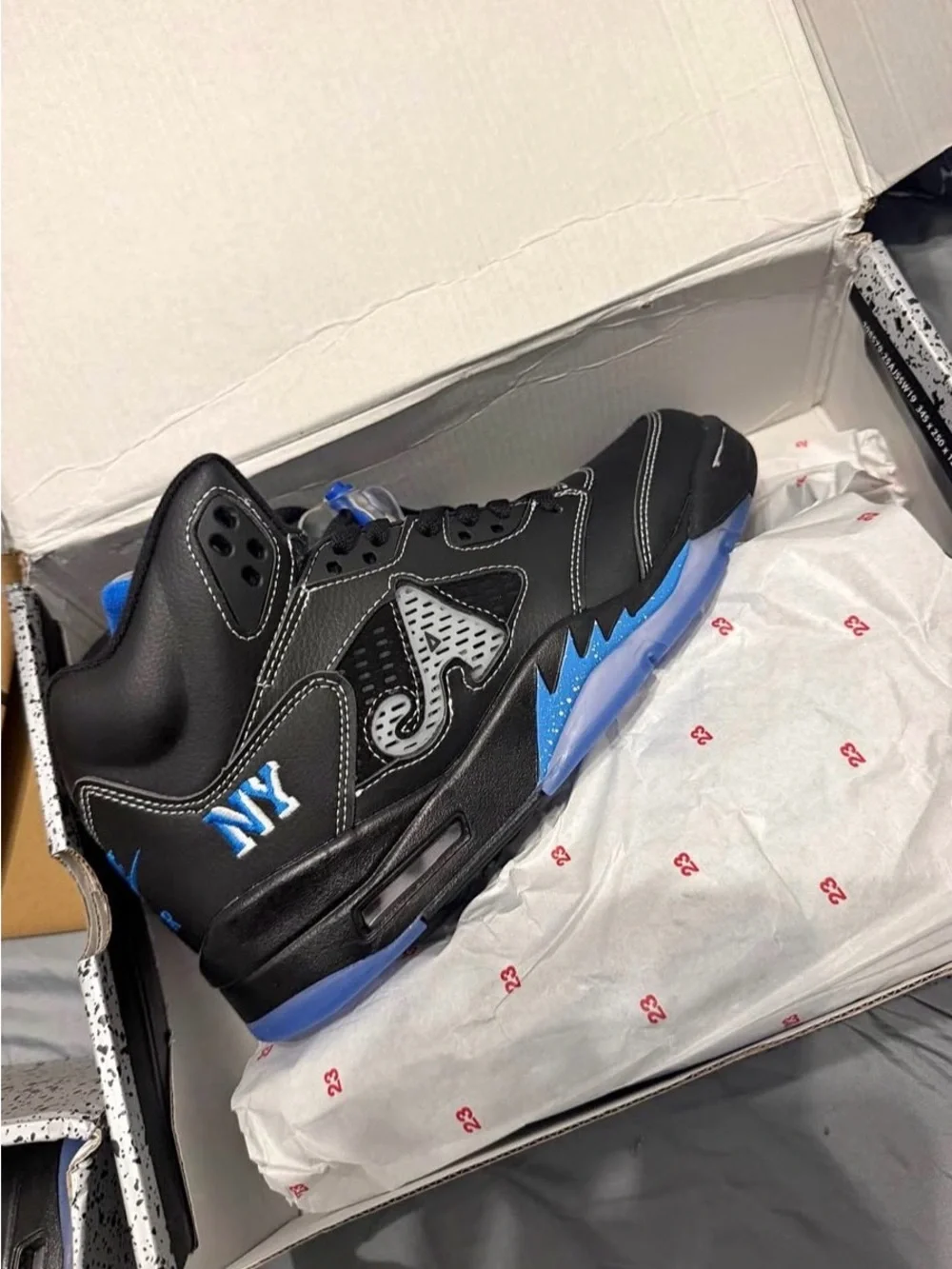 Jordan Men's Black and Blue Retro Basketball Sneakers